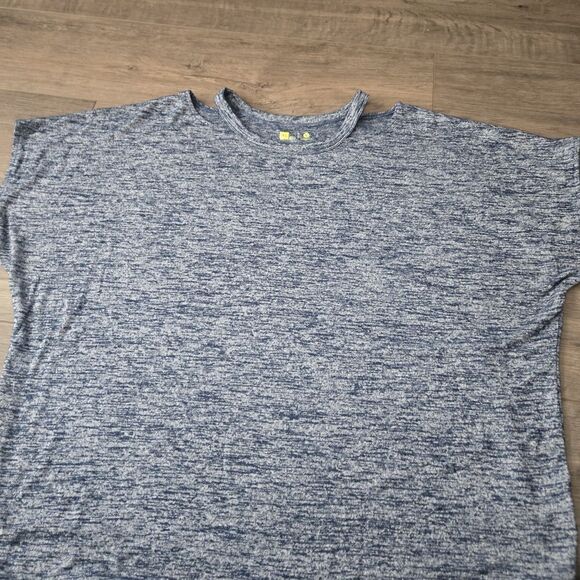 Workout top - Picture 1 of 4